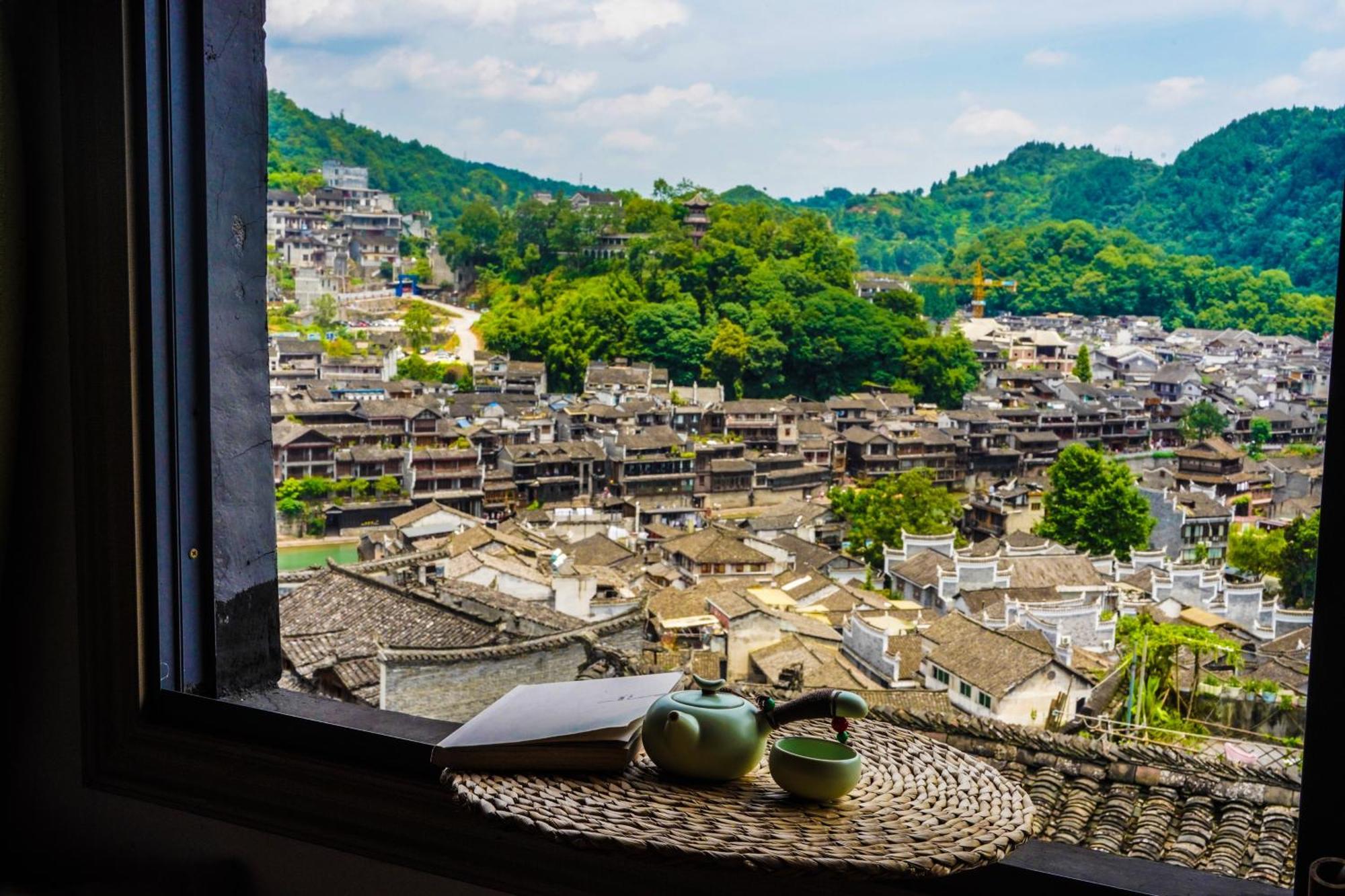 Yun 起 Iju 庭院 观 Jing 民宿 Hotell Fenghuang Exteriör bild