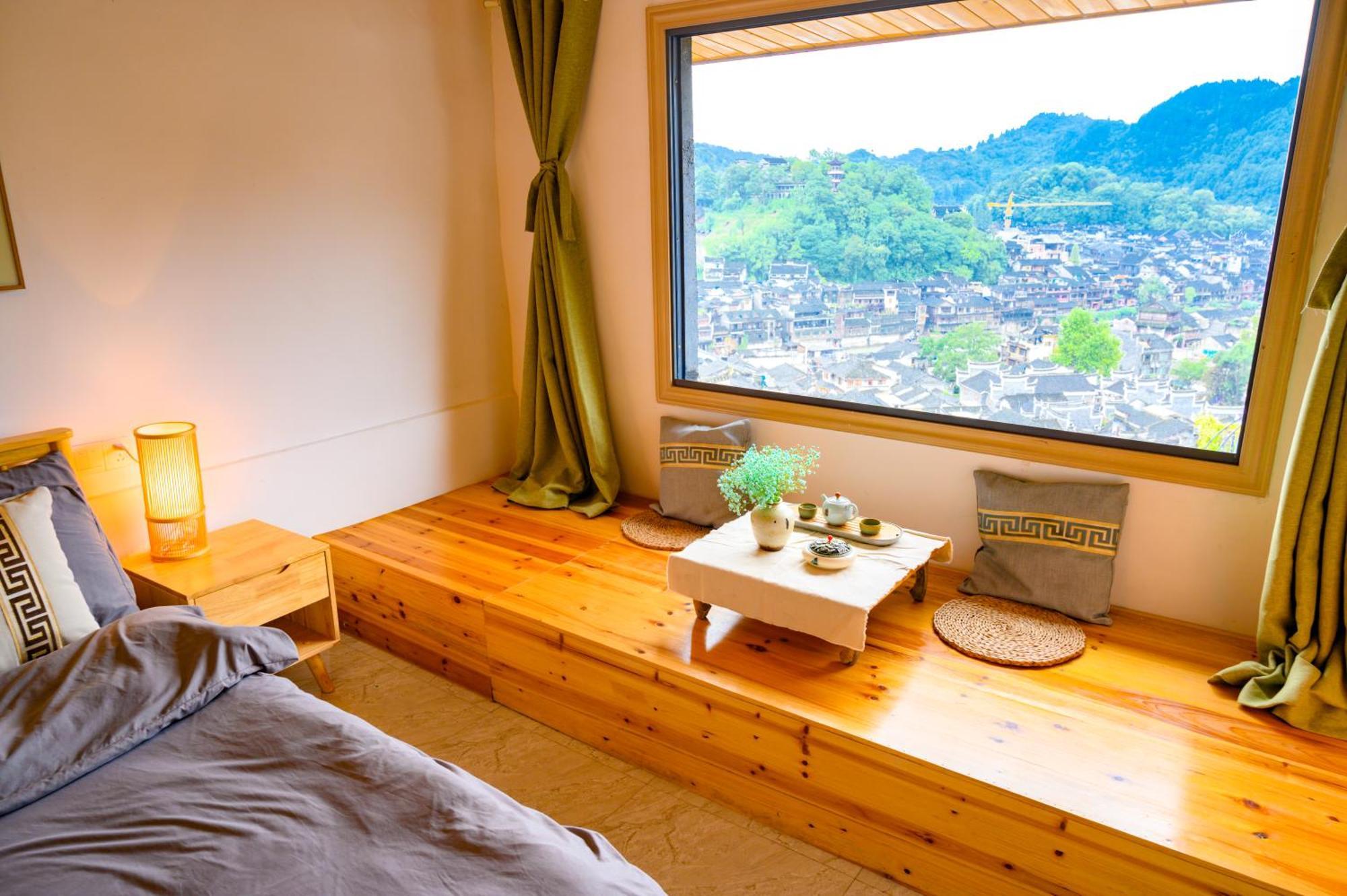 云起山居庭院观景民宿 Fenghuang Exteriör bild